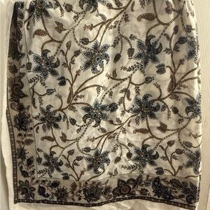 Large Floral Print tapestry - Cream and Brown